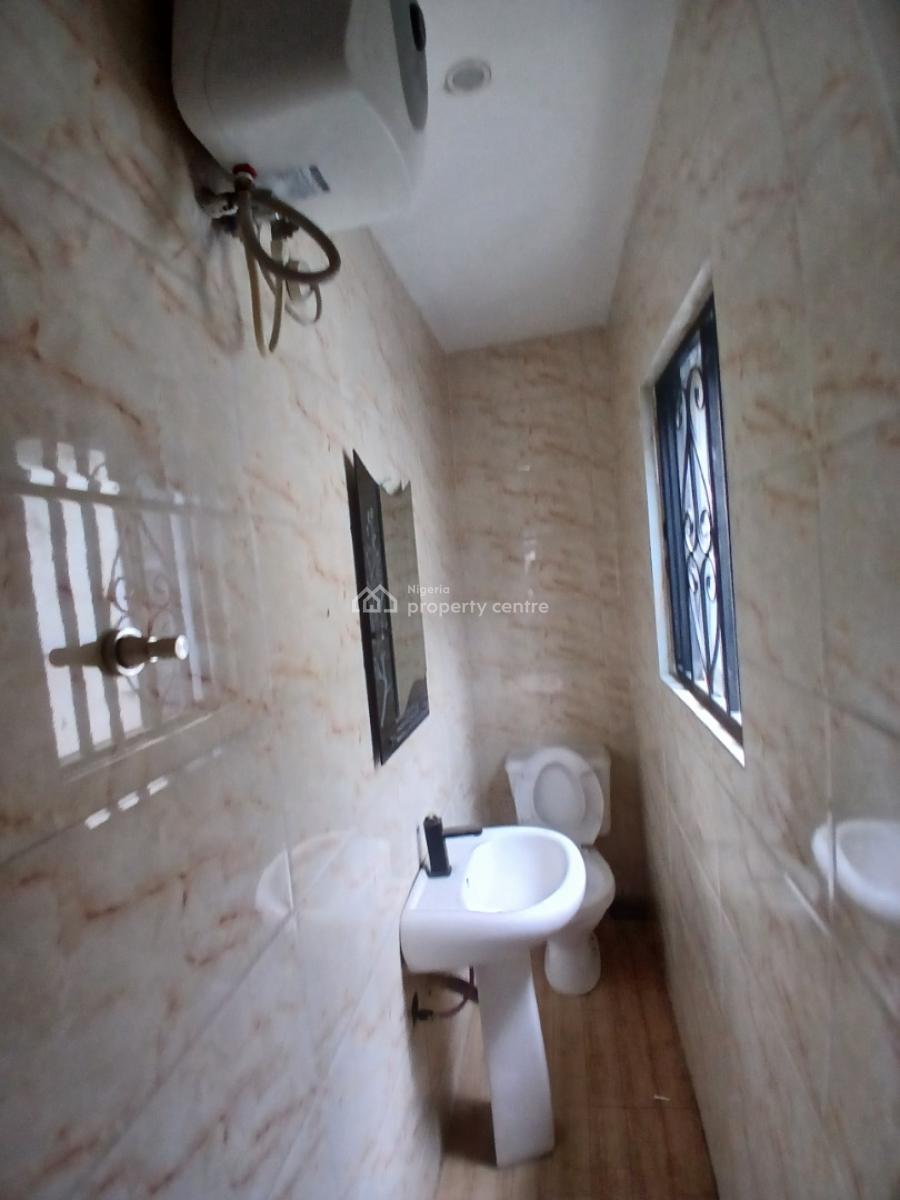 Self-serviced Come with Your Own Personal Generator 2 Bedroom En-suite, Lekki Phase 1, Lekki, Lagos, Flat / Apartment for Rent