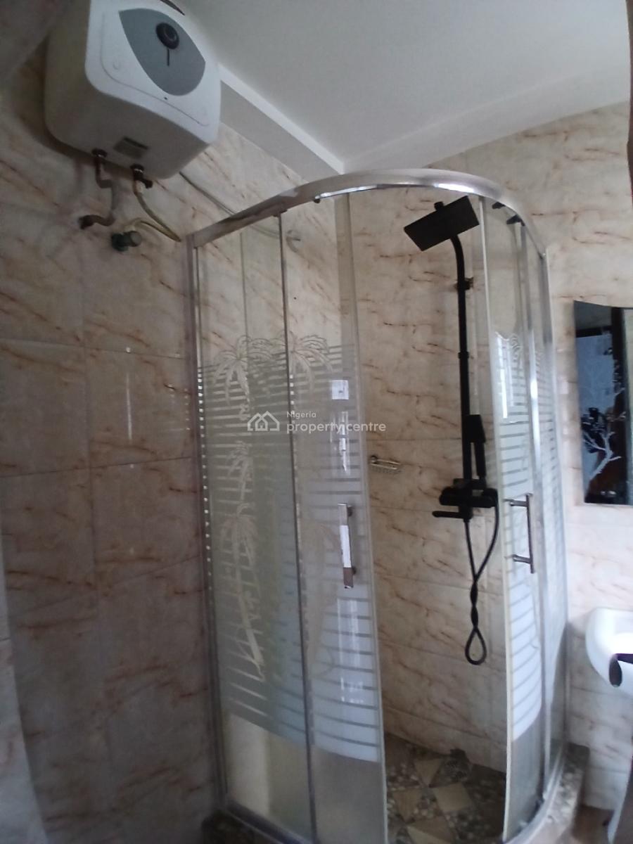 Self-serviced Come with Your Own Personal Generator 2 Bedroom En-suite, Lekki Phase 1, Lekki, Lagos, Flat / Apartment for Rent