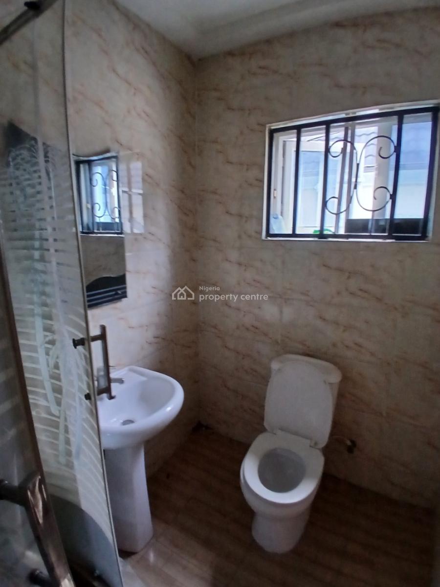 Self-serviced Come with Your Own Personal Generator 2 Bedroom En-suite, Lekki Phase 1, Lekki, Lagos, Flat / Apartment for Rent