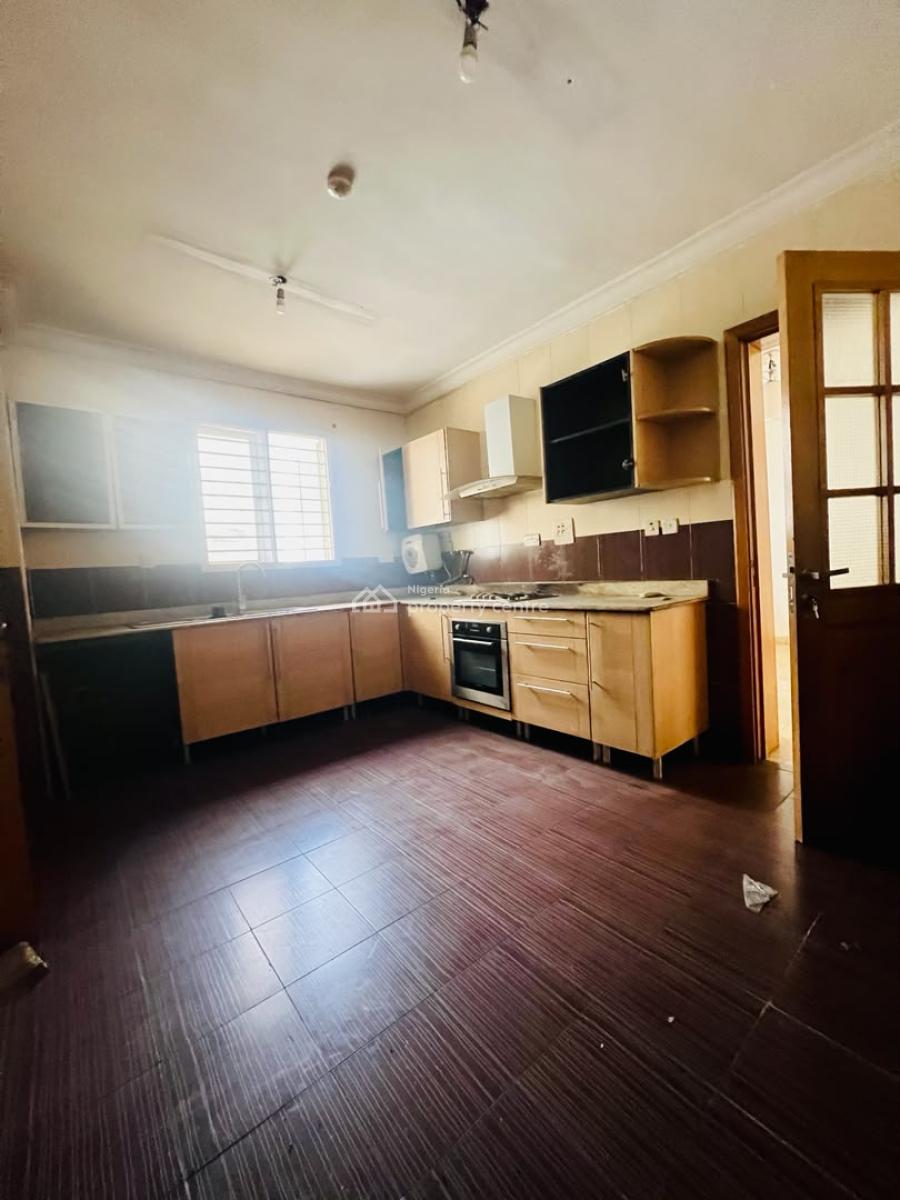 Well Maintained 3 Bedrooms Apartment with Pool and Bq, Lekki Phase 1, Lekki, Lagos, Flat / Apartment for Rent