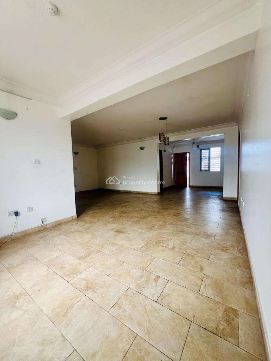 Well Maintained 3 Bedrooms Apartment with Pool and Bq, Lekki Phase 1, Lekki, Lagos, Flat / Apartment for Rent
