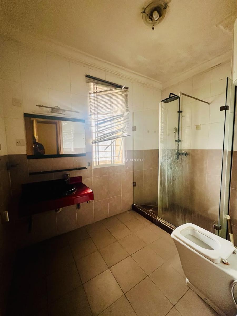 Well Maintained 3 Bedrooms Apartment with Pool and Bq, Lekki Phase 1, Lekki, Lagos, Flat / Apartment for Rent