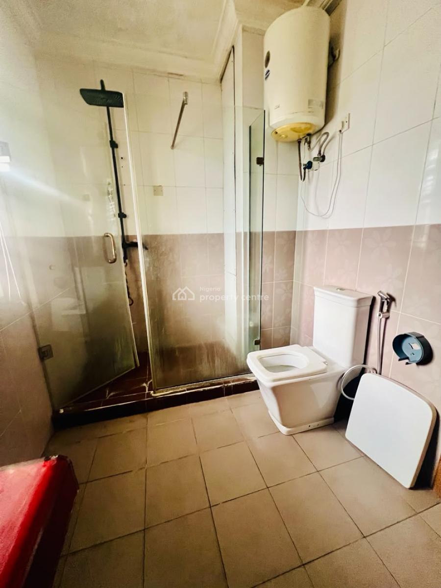 Well Maintained 3 Bedrooms Apartment with Pool and Bq, Lekki Phase 1, Lekki, Lagos, Flat / Apartment for Rent