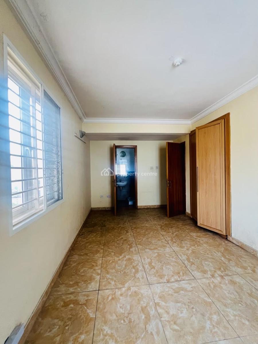Well Maintained 3 Bedrooms Apartment with Pool and Bq, Lekki Phase 1, Lekki, Lagos, Flat / Apartment for Rent