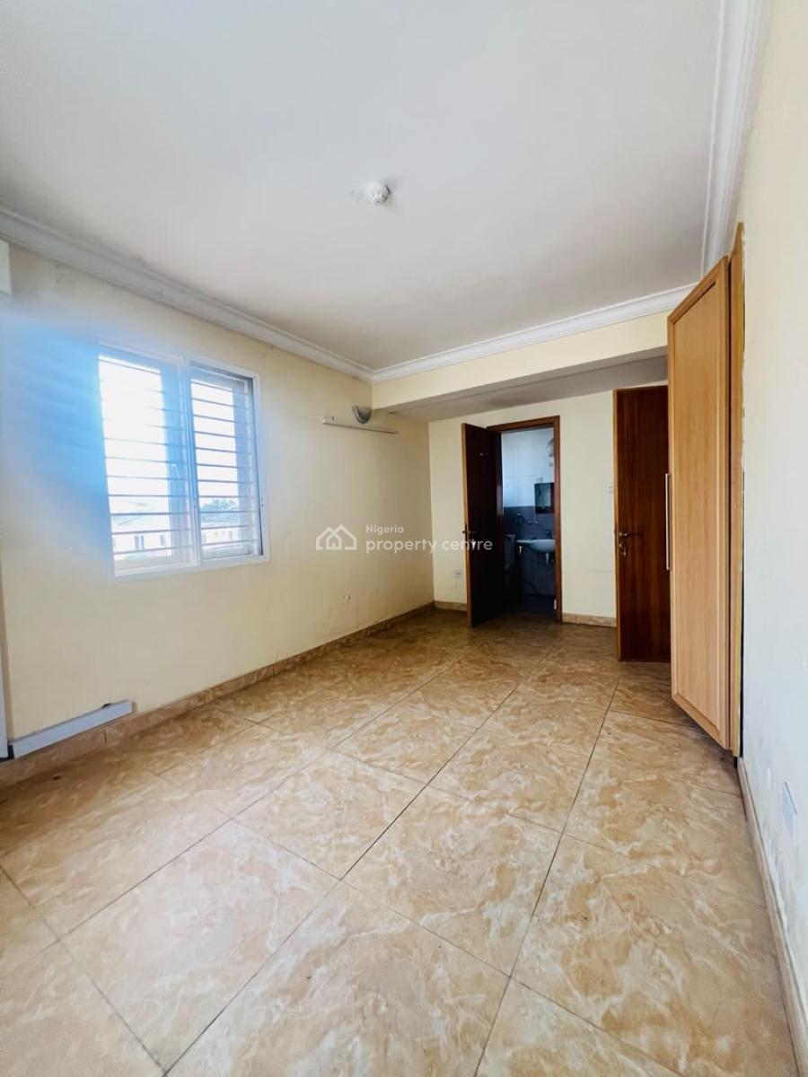 Well Maintained 3 Bedrooms Apartment with Pool and Bq, Lekki Phase 1, Lekki, Lagos, Flat / Apartment for Rent