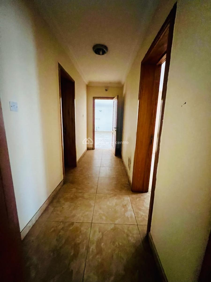 Well Maintained 3 Bedrooms Apartment with Pool and Bq, Lekki Phase 1, Lekki, Lagos, Flat / Apartment for Rent