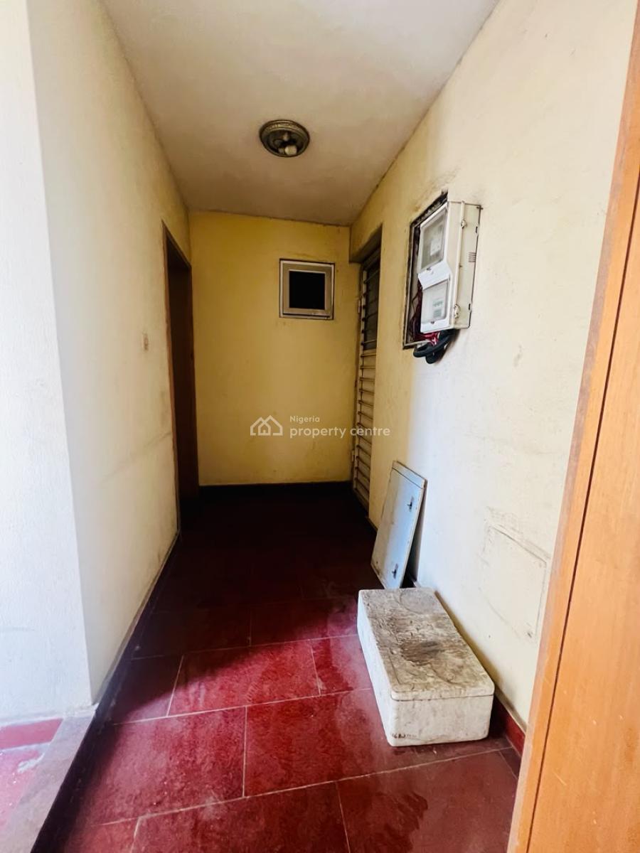 Well Maintained 3 Bedrooms Apartment with Pool and Bq, Lekki Phase 1, Lekki, Lagos, Flat / Apartment for Rent
