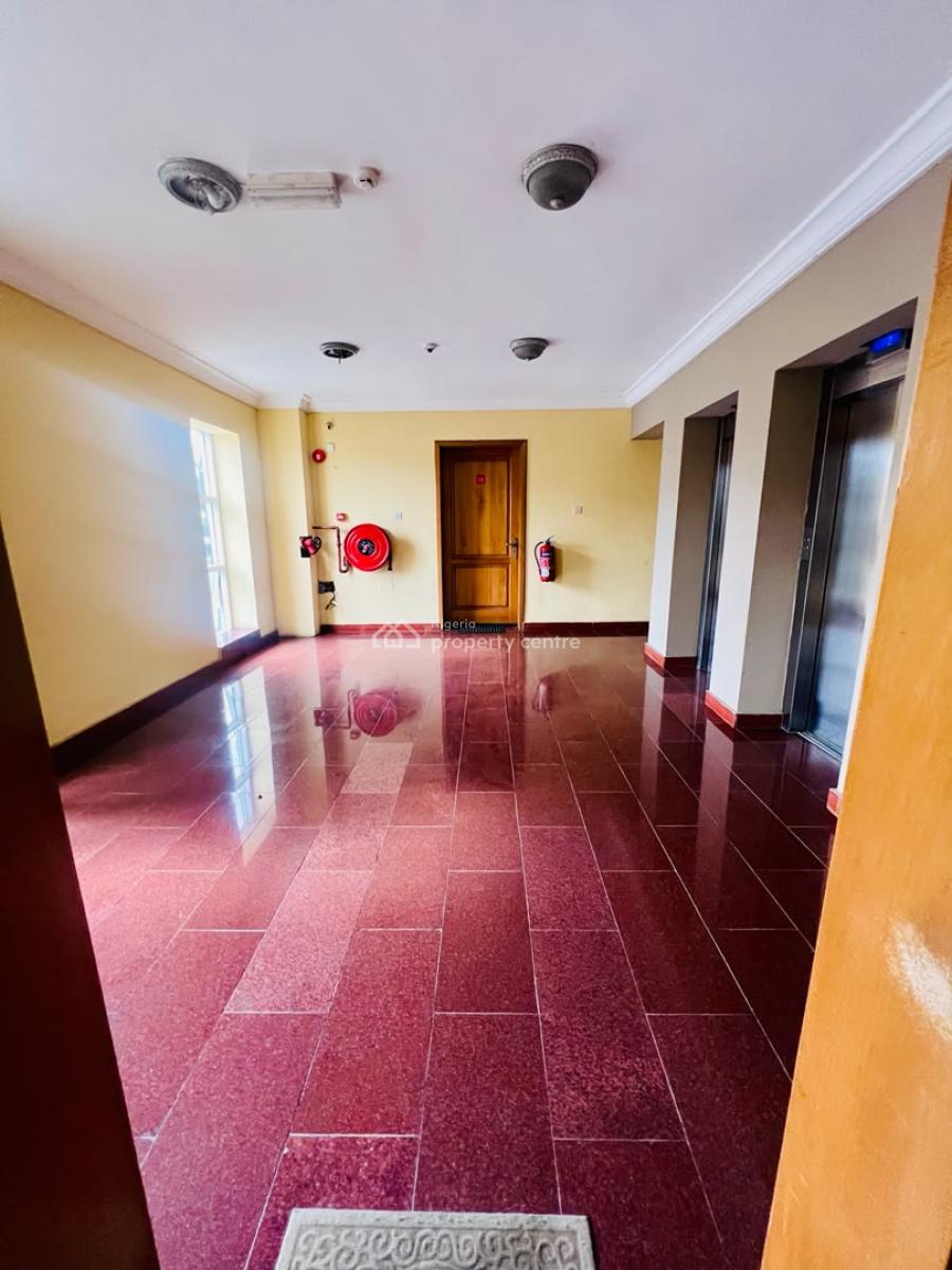 Well Maintained 3 Bedrooms Apartment with Pool and Bq, Lekki Phase 1, Lekki, Lagos, Flat / Apartment for Rent