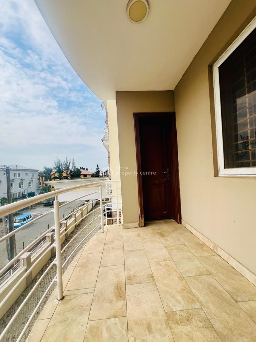 Well Maintained 3 Bedrooms Apartment with Pool and Bq, Lekki Phase 1, Lekki, Lagos, Flat / Apartment for Rent