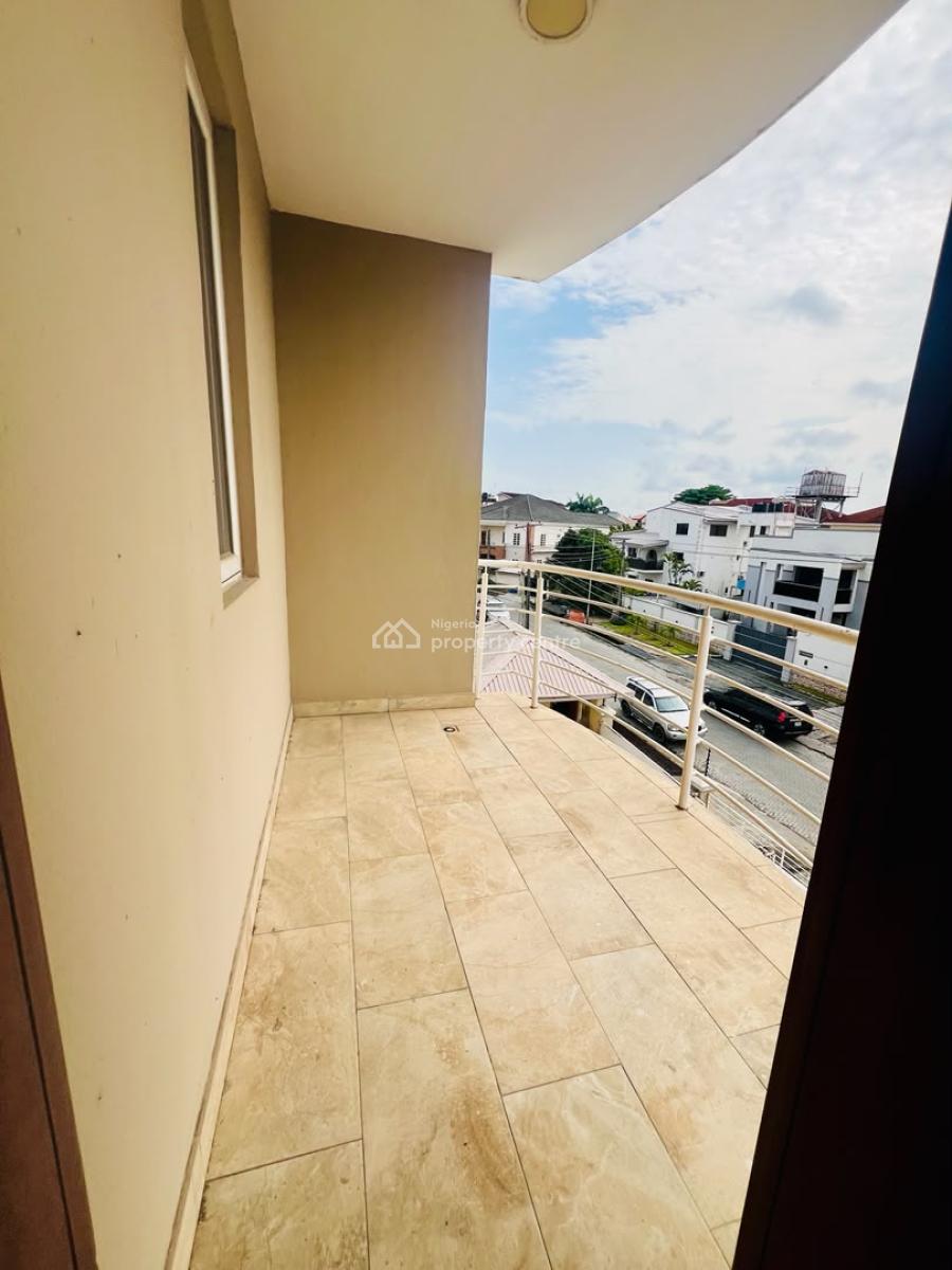 Well Maintained 3 Bedrooms Apartment with Pool and Bq, Lekki Phase 1, Lekki, Lagos, Flat / Apartment for Rent