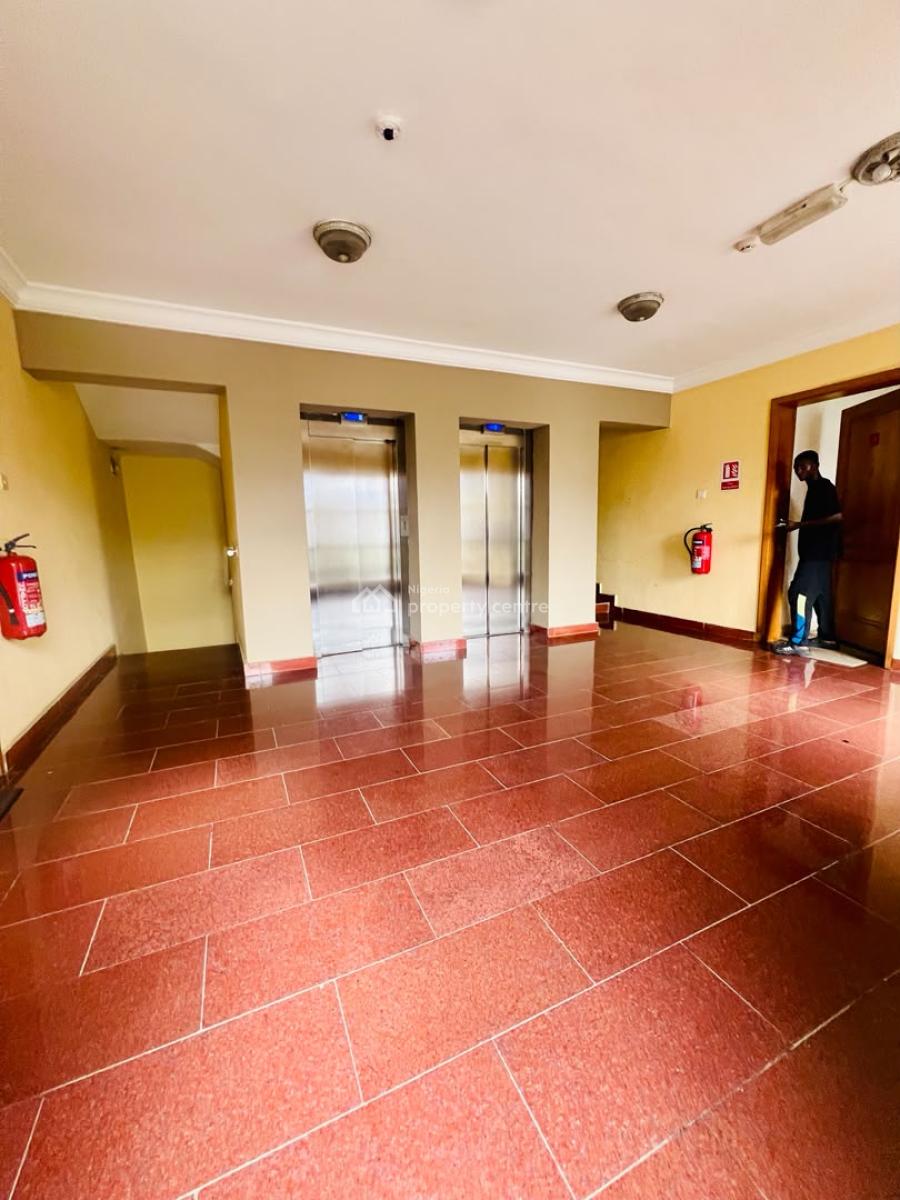 Well Maintained 3 Bedrooms Apartment with Pool and Bq, Lekki Phase 1, Lekki, Lagos, Flat / Apartment for Rent