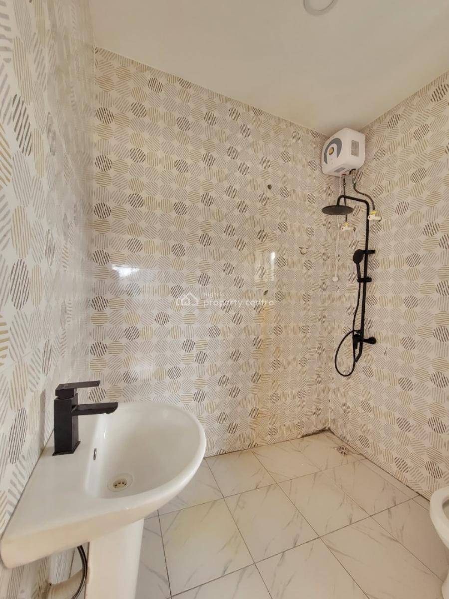 Luxury Three Bedroom Apartment, Mobil Road, Ilaje, Ajah, Lagos, Flat / Apartment for Rent