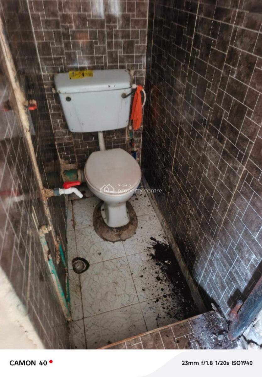 a Small Roomself Contain in Surulere, By Off Adelabu Street Surulere, Adelabu, Surulere, Lagos, Flat / Apartment for Rent