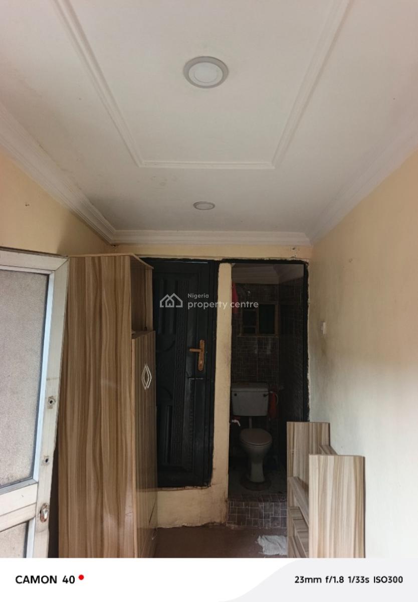 a Small Roomself Contain in Surulere, By Off Adelabu Street Surulere, Adelabu, Surulere, Lagos, Flat / Apartment for Rent