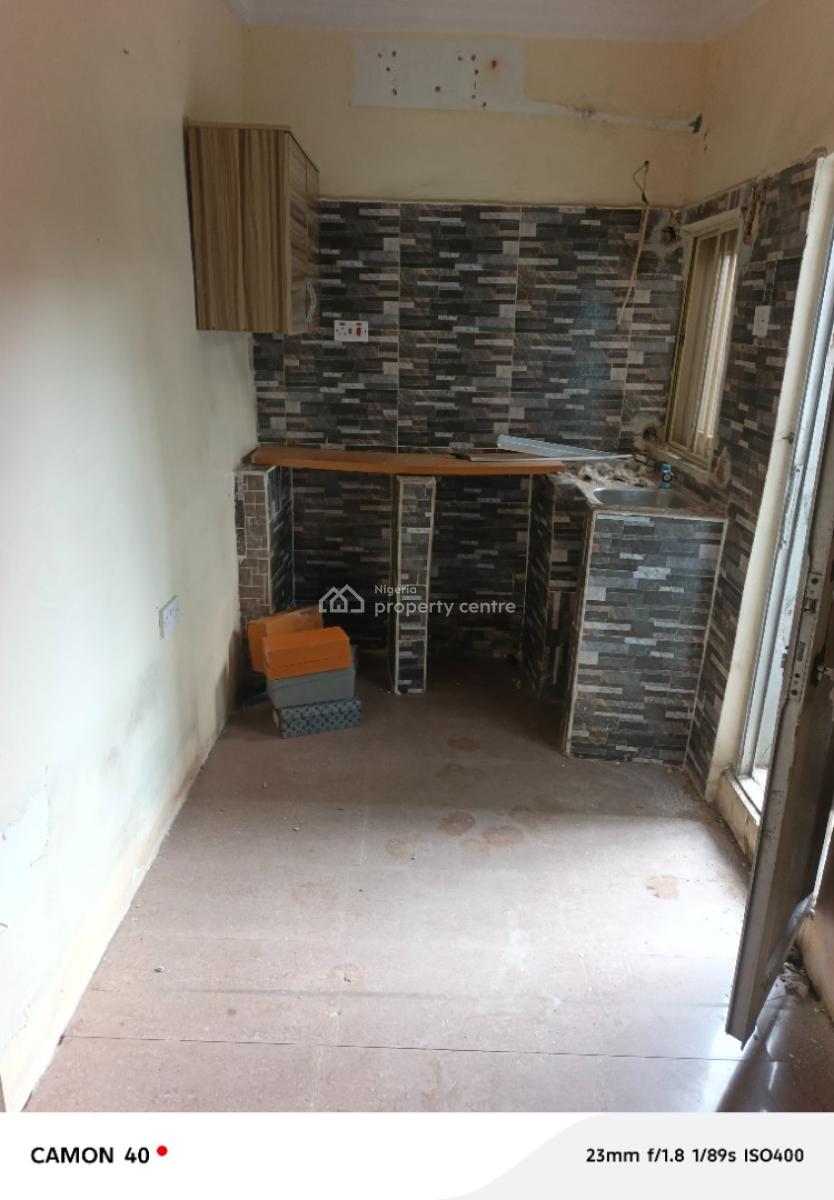 a Small Roomself Contain in Surulere, By Off Adelabu Street Surulere, Adelabu, Surulere, Lagos, Flat / Apartment for Rent