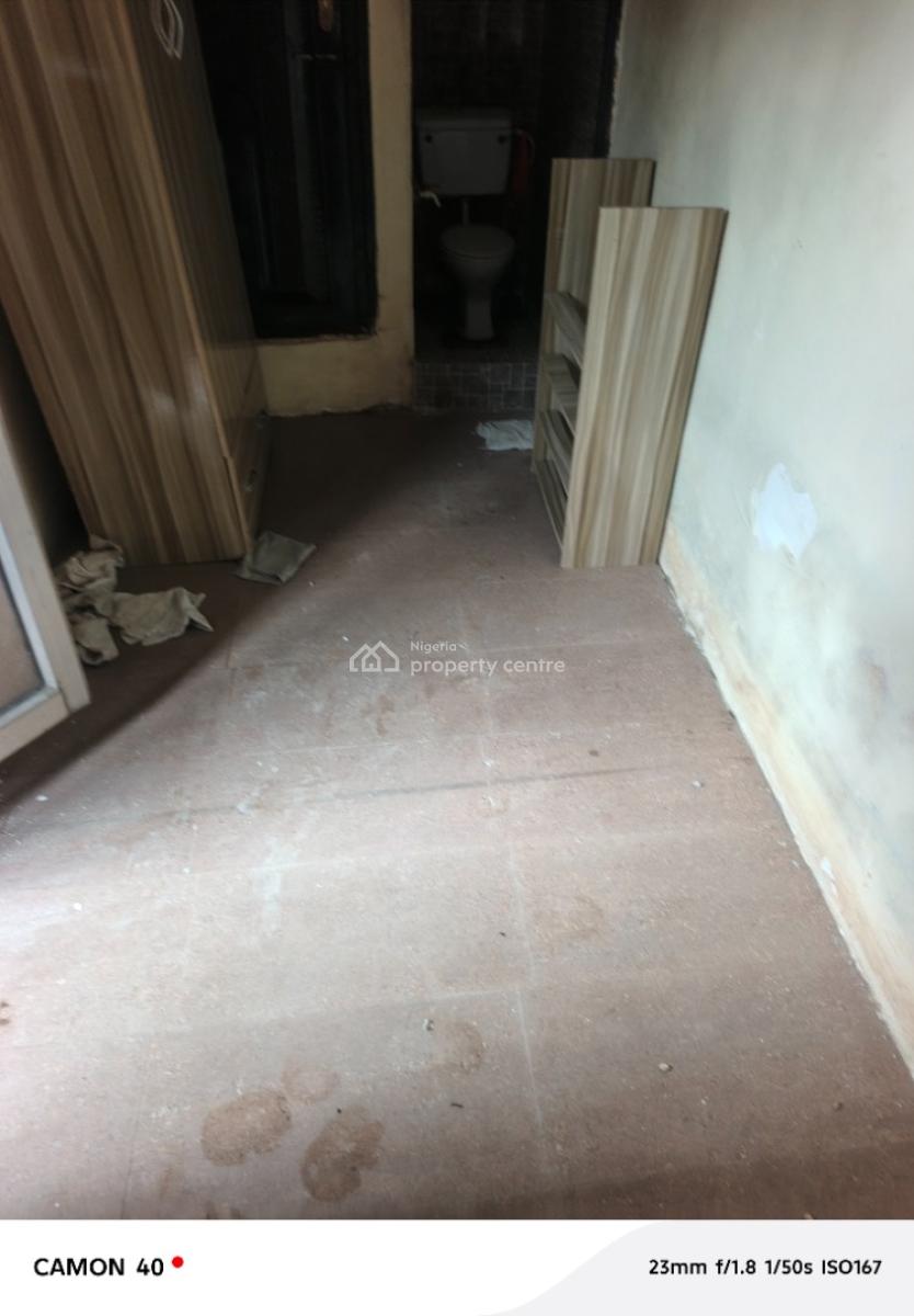 a Small Roomself Contain in Surulere, By Off Adelabu Street Surulere, Adelabu, Surulere, Lagos, Flat / Apartment for Rent
