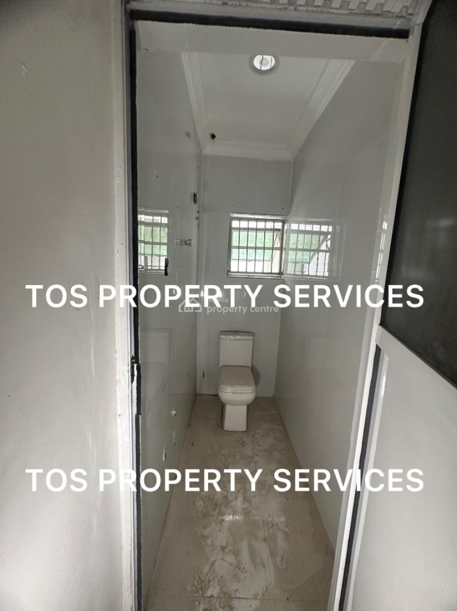 Big Space Directly Facing Busy Road, Facing a Busy Road @ Lekki Phase 1, Lekki Phase 1, Lekki, Lagos, Shop for Rent