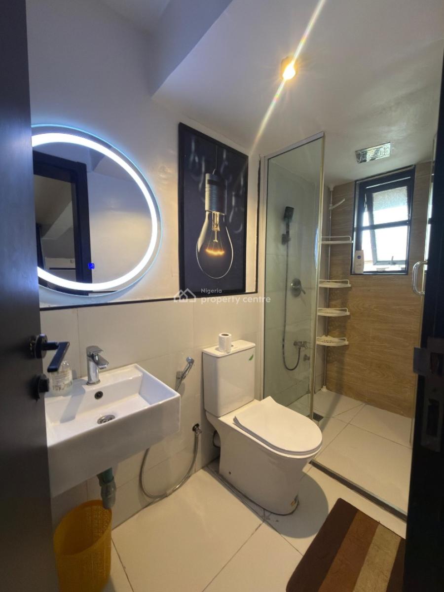 Luxury 1-bedroom Apartment with Rooftop Views, Yaba, Yaba, Lagos, Flat / Apartment Short Let