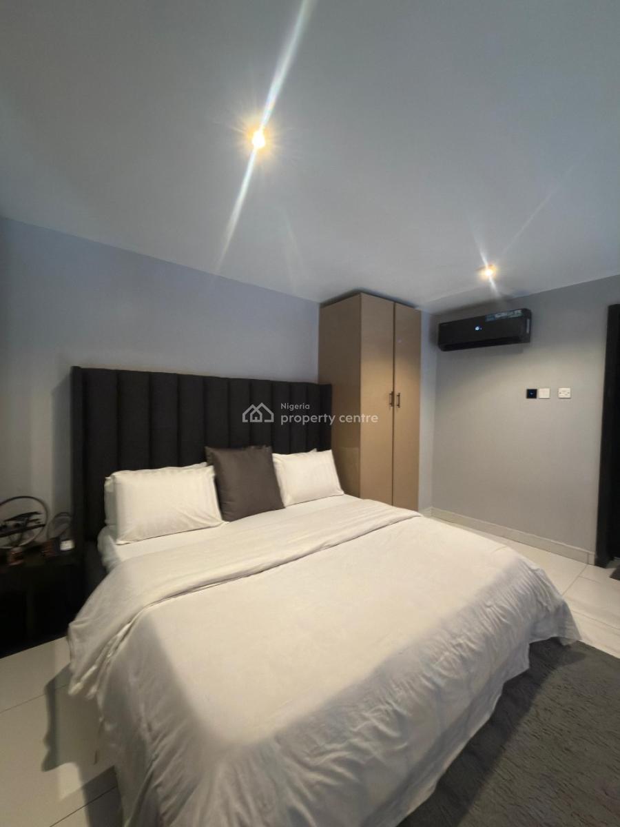 Luxury 1-bedroom Apartment with Rooftop Views, Yaba, Yaba, Lagos, Flat / Apartment Short Let