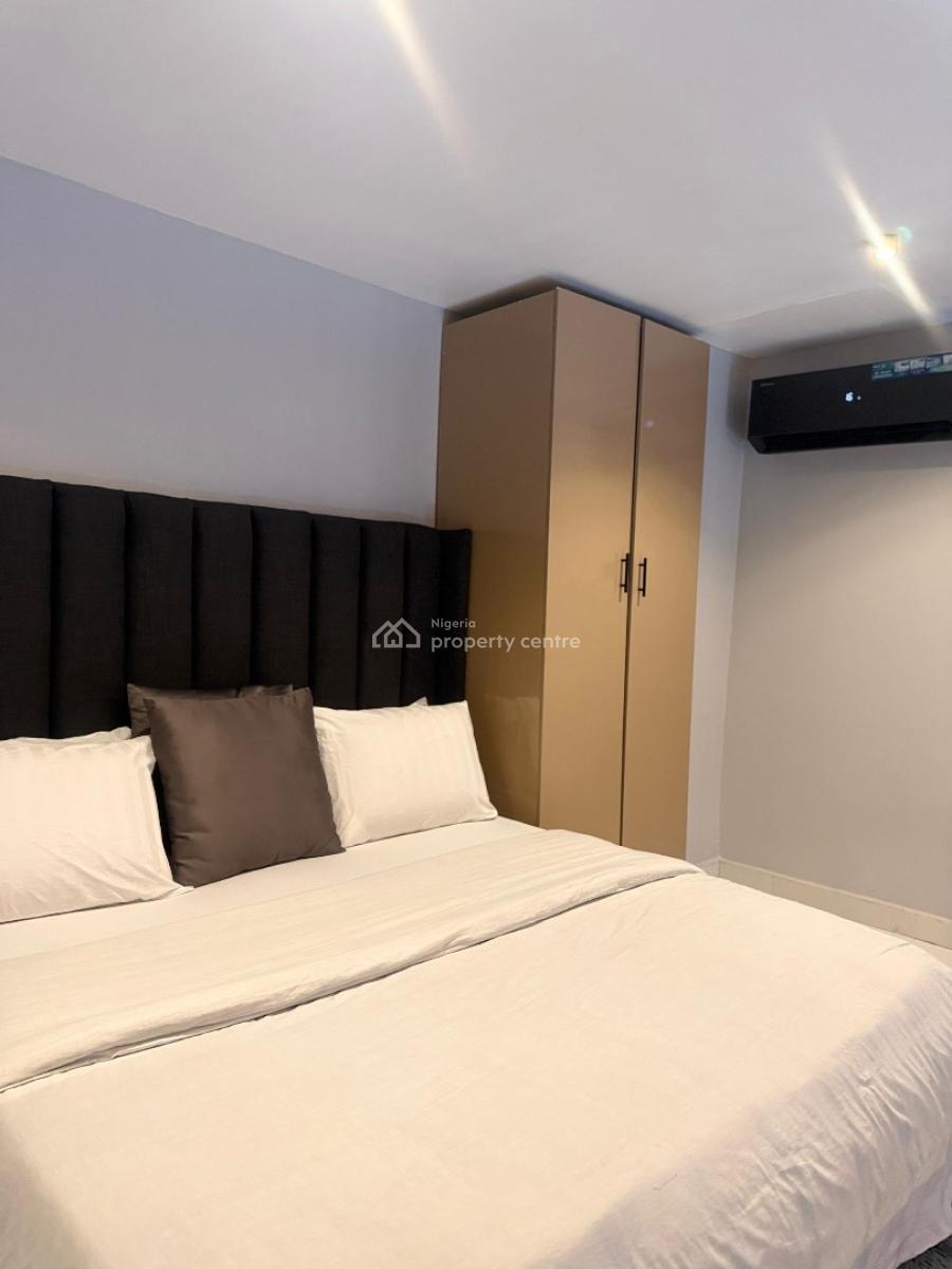 Luxury 1-bedroom Apartment with Rooftop Views, Yaba, Yaba, Lagos, Flat / Apartment Short Let