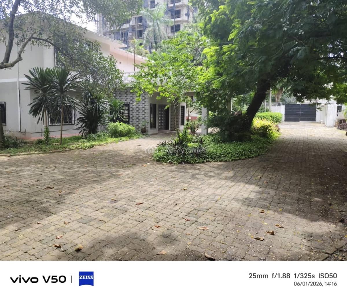 2500m2, Dry Fully Fenced with Refurbishable Detached House, Off Bourdilon Road, Old Ikoyi, Lagos,, Ikoyi, Lagos, Mixed-use Land for Sale
