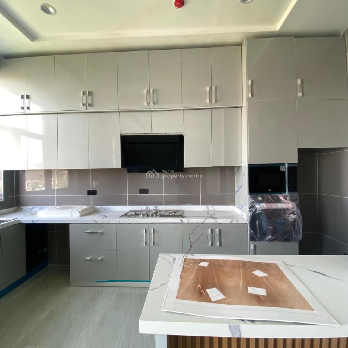 Newly Built & Spacious 2 Bedroom Apartment, Lekki Phase 1, Lekki, Lagos, Flat / Apartment for Rent