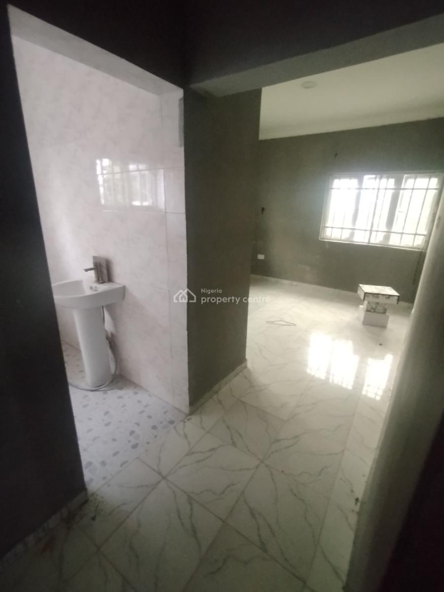 Luxury 3 Bedroom Apartment Upstairs, Marshy Hill Estate, Ajah, Lagos, Flat / Apartment for Rent