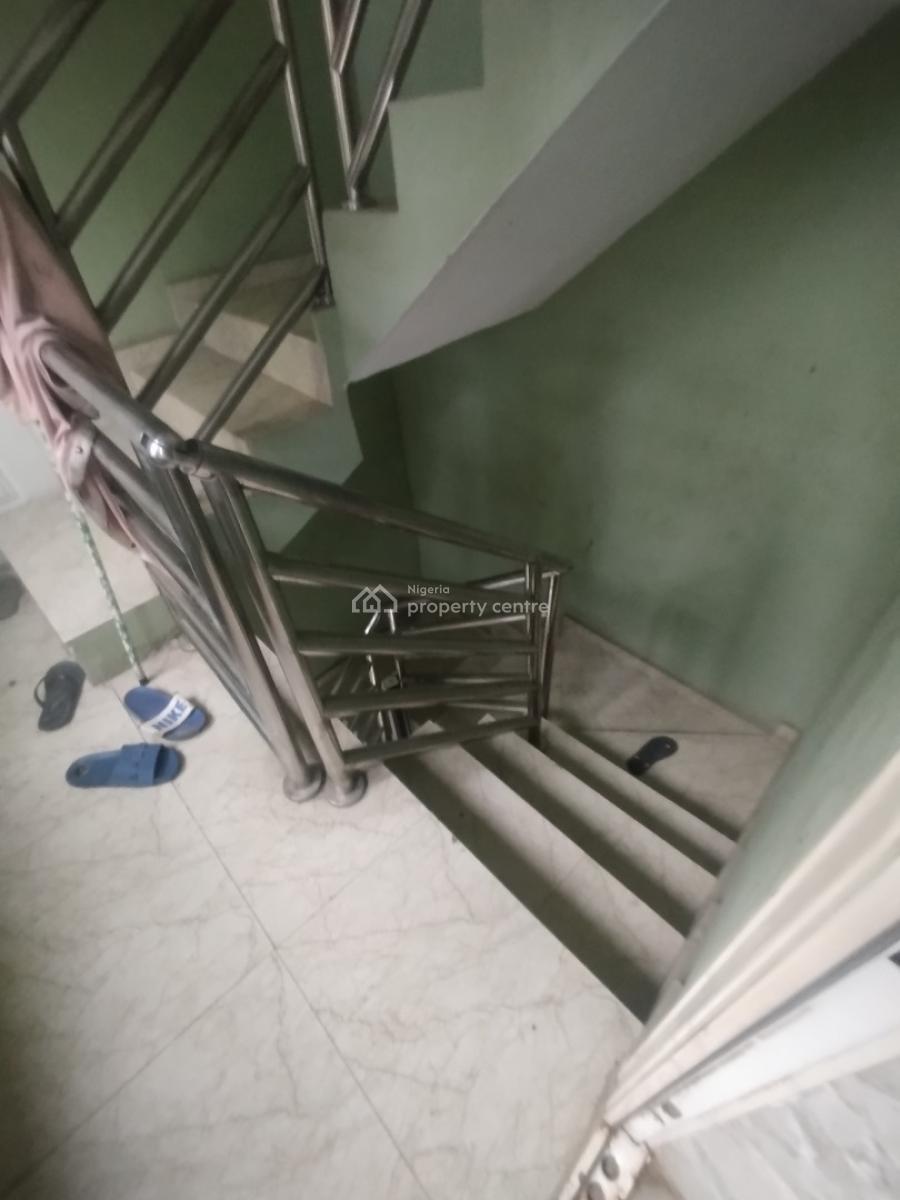 Luxury 3 Bedroom Apartment Upstairs, Marshy Hill Estate, Ajah, Lagos, Flat / Apartment for Rent