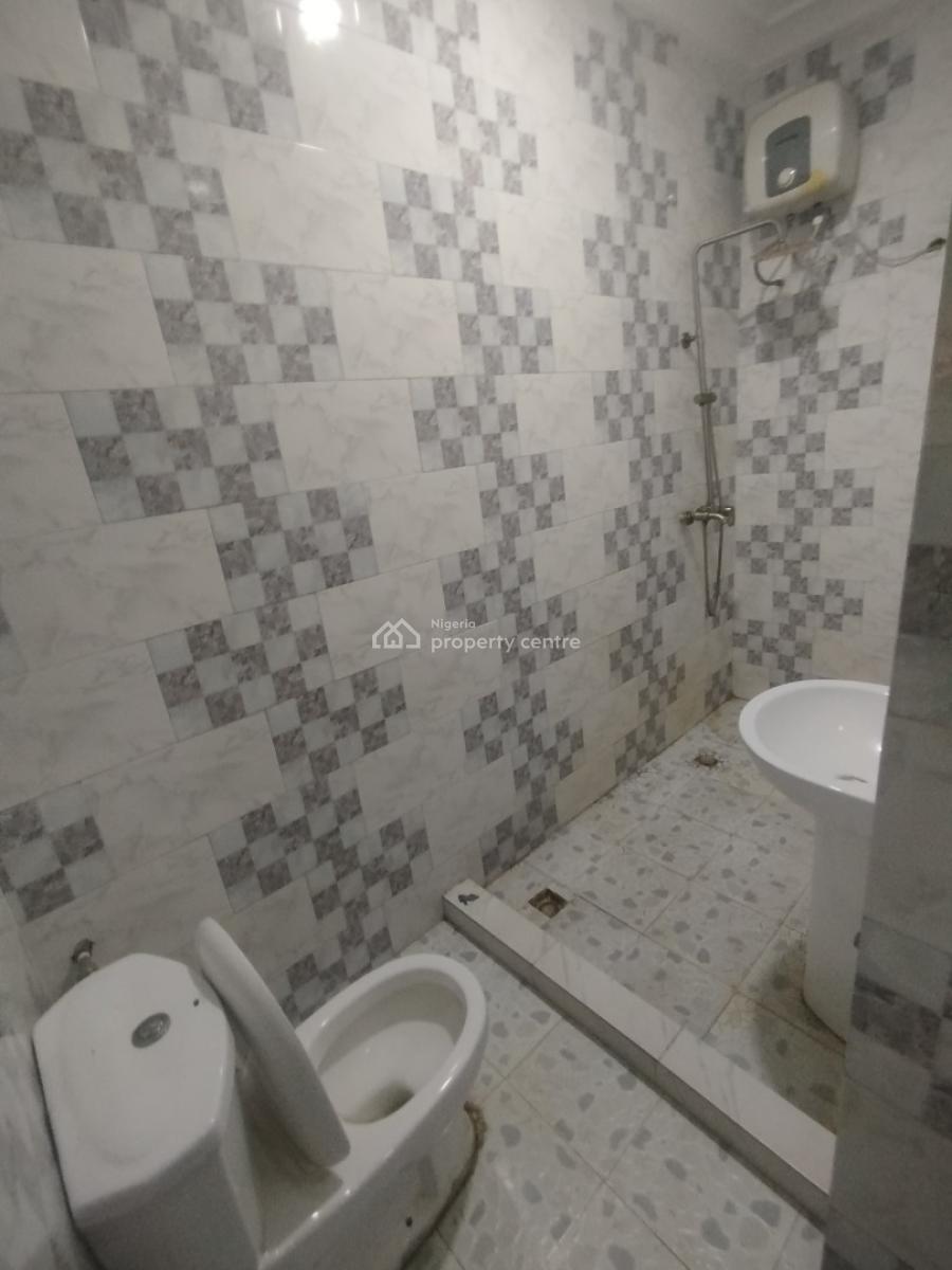 Luxury 3 Bedroom Apartment Upstairs, Marshy Hill Estate, Ajah, Lagos, Flat / Apartment for Rent