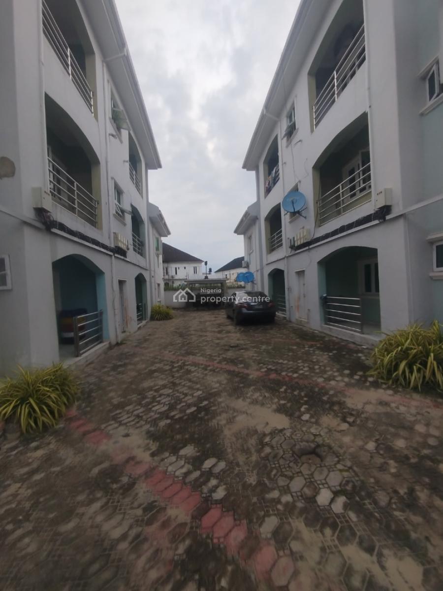 Luxury 3 Bedroom Apartment Upstairs, Marshy Hill Estate, Ajah, Lagos, Flat / Apartment for Rent