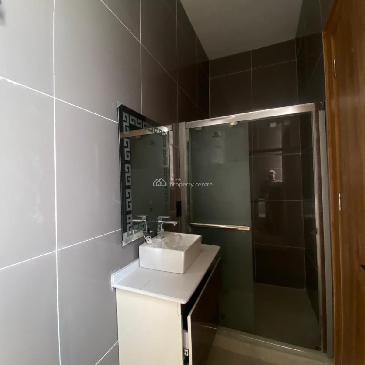 Newly Built & Spacious 2 Bedroom Apartment, Lekki Phase 1, Lekki, Lagos, Flat / Apartment for Rent