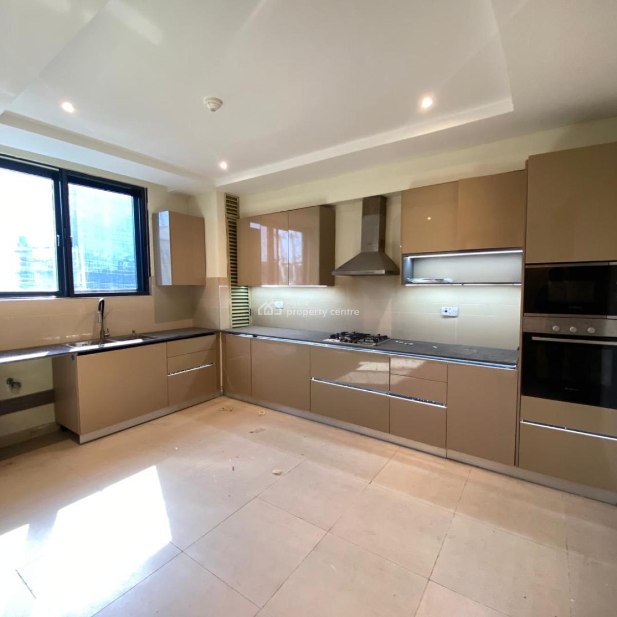 Massively Spacious 3 Bedroom Apartment, Lekki Phase 1, Lekki, Lagos, Flat / Apartment for Rent