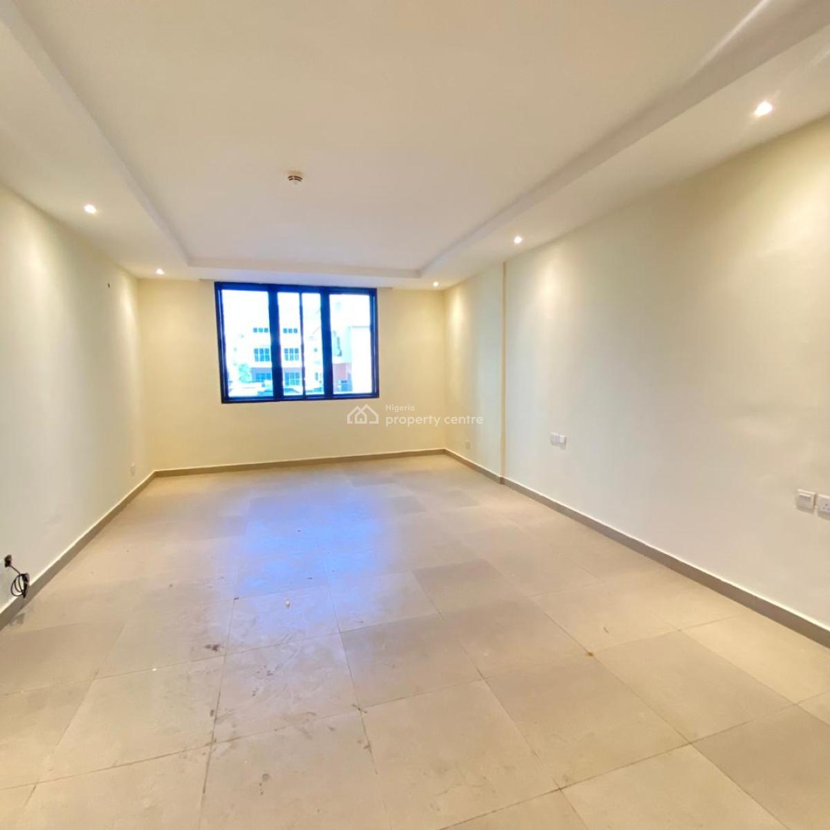 Massively Spacious 3 Bedroom Apartment, Lekki Phase 1, Lekki, Lagos, Flat / Apartment for Rent