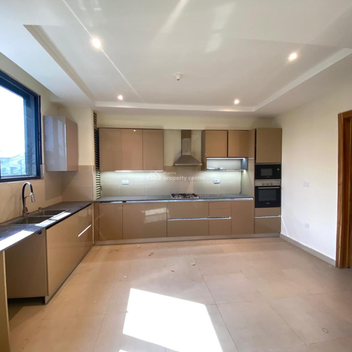Massively Spacious 3 Bedroom Apartment, Lekki Phase 1, Lekki, Lagos, Flat / Apartment for Rent