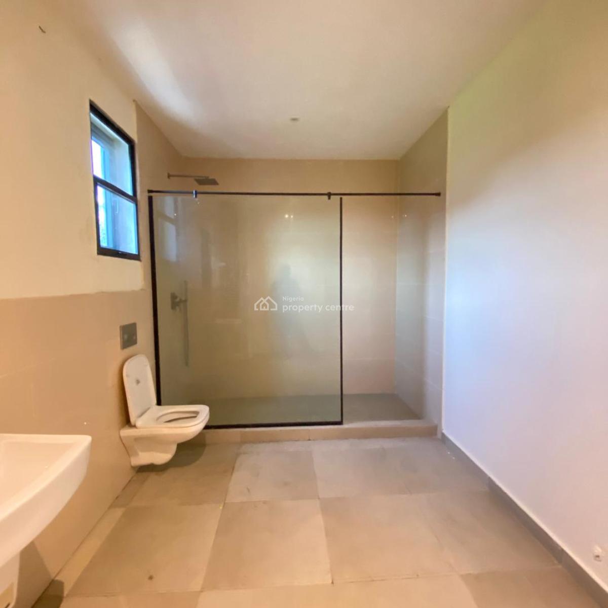 Massively Spacious 3 Bedroom Apartment, Lekki Phase 1, Lekki, Lagos, Flat / Apartment for Rent