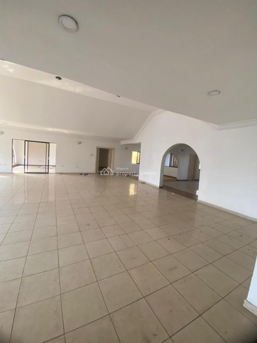 Well Maintained &  Spacious 3 Bedroom Apartment, Lekki Phase 1, Lekki, Lagos, Flat / Apartment for Rent