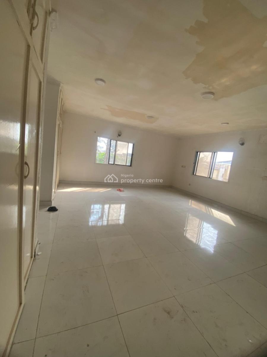 Well Maintained &  Spacious 3 Bedroom Apartment, Lekki Phase 1, Lekki, Lagos, Flat / Apartment for Rent