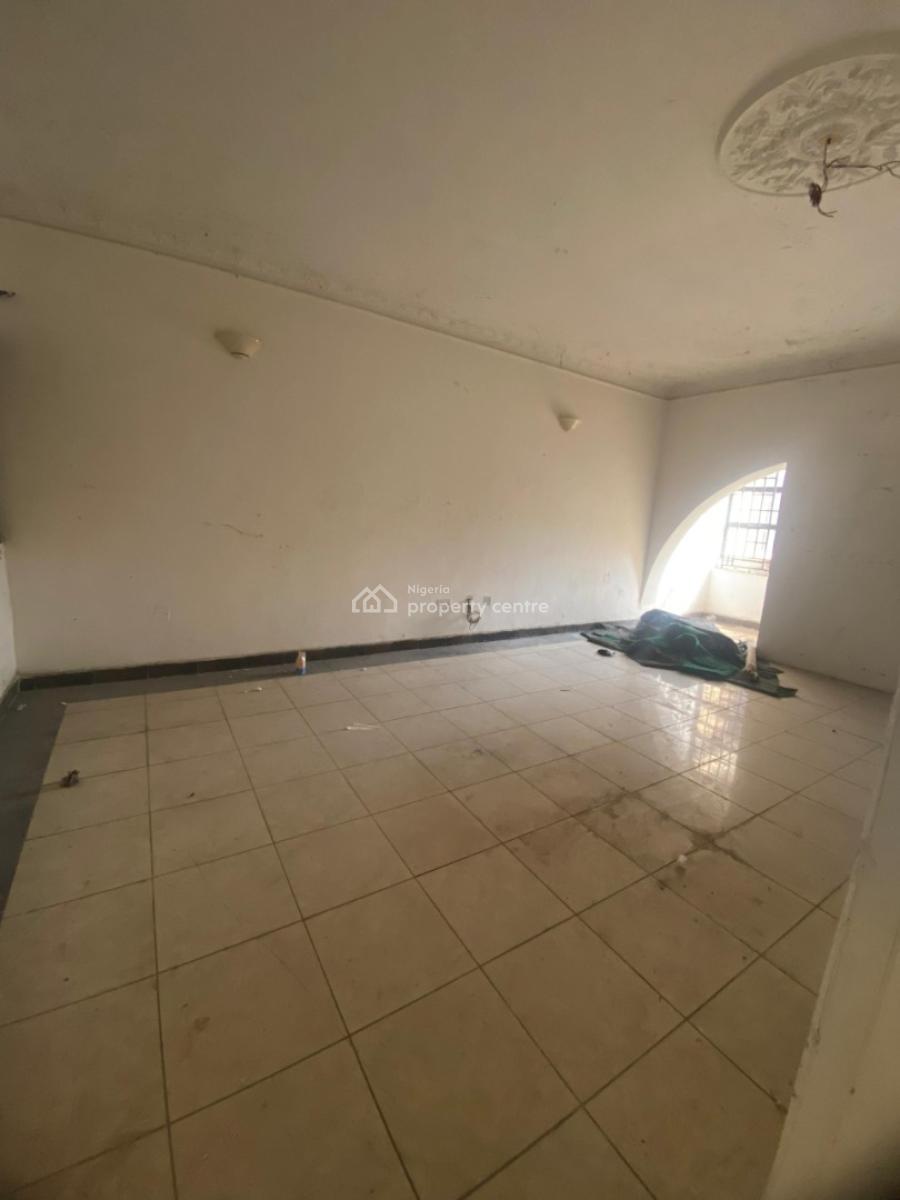 Well Maintained &  Spacious 3 Bedroom Apartment, Lekki Phase 1, Lekki, Lagos, Flat / Apartment for Rent
