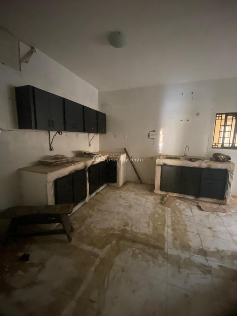 Well Maintained &  Spacious 3 Bedroom Apartment, Lekki Phase 1, Lekki, Lagos, Flat / Apartment for Rent