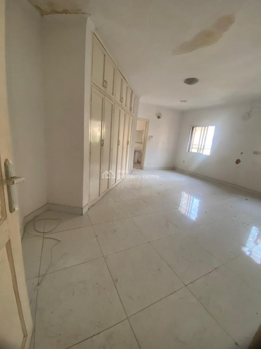 Well Maintained &  Spacious 3 Bedroom Apartment, Lekki Phase 1, Lekki, Lagos, Flat / Apartment for Rent