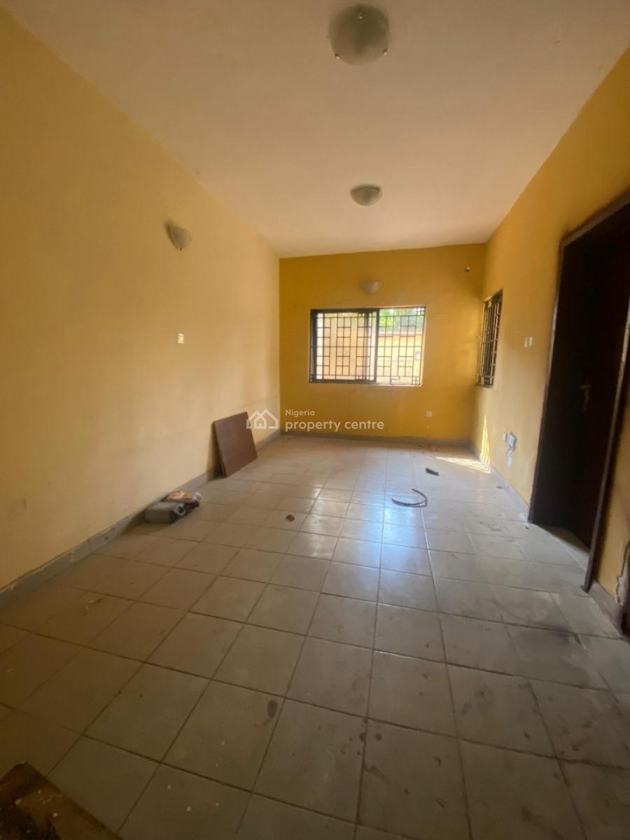 Well Maintained &  Spacious 3 Bedroom Apartment, Lekki Phase 1, Lekki, Lagos, Flat / Apartment for Rent