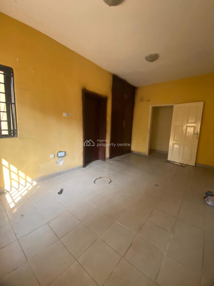 Well Maintained &  Spacious 3 Bedroom Apartment, Lekki Phase 1, Lekki, Lagos, Flat / Apartment for Rent