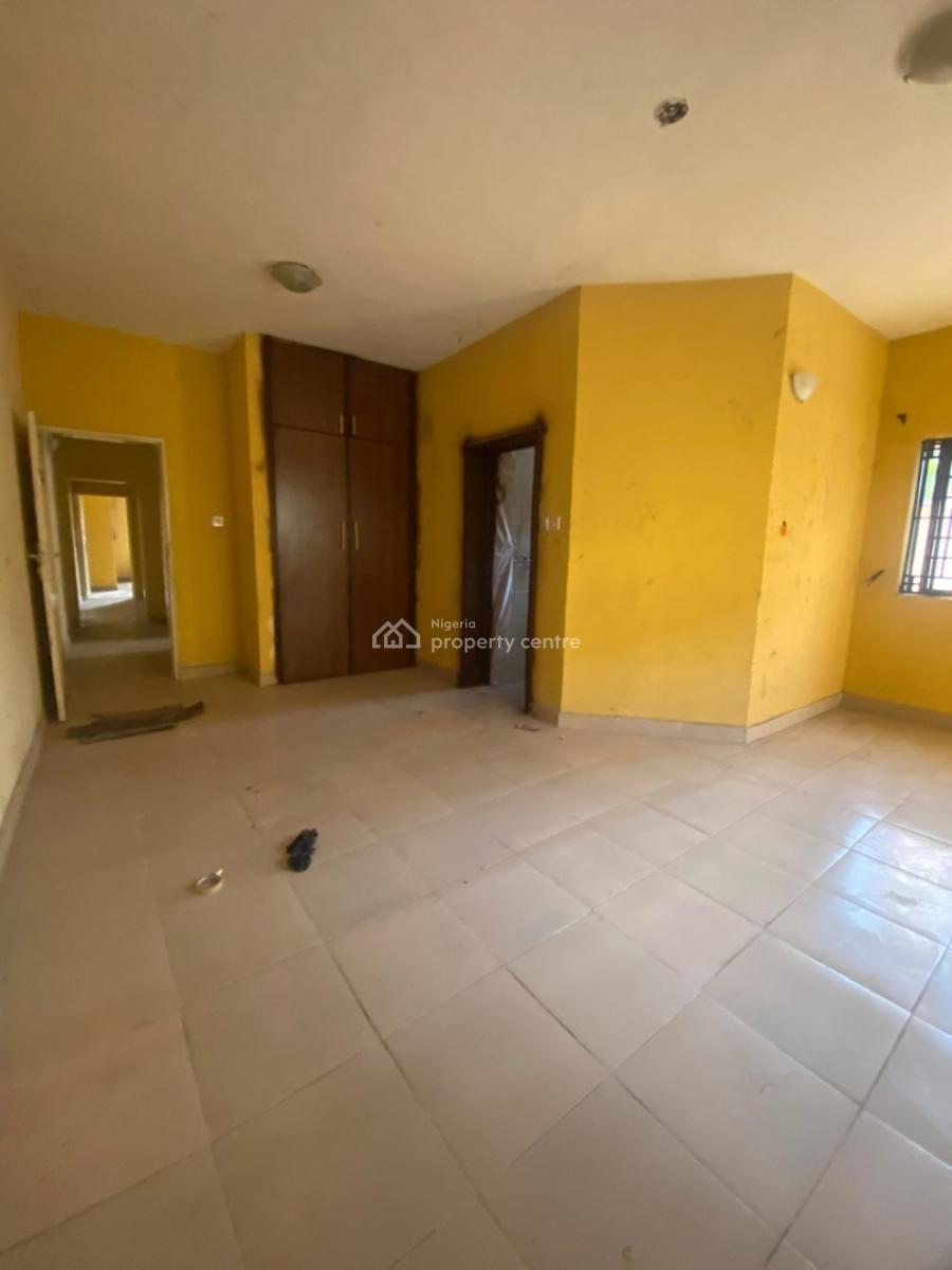 Well Maintained &  Spacious 3 Bedroom Apartment, Lekki Phase 1, Lekki, Lagos, Flat / Apartment for Rent
