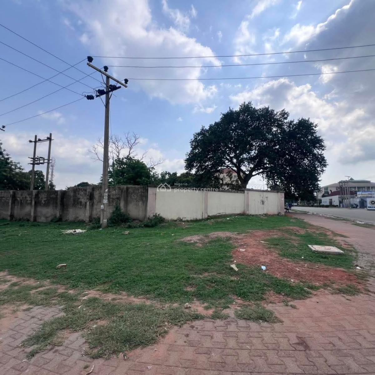Plot of Land  Tarred Road   Size: 1.4 Hectares, Jabi, Abuja, Commercial Land for Sale