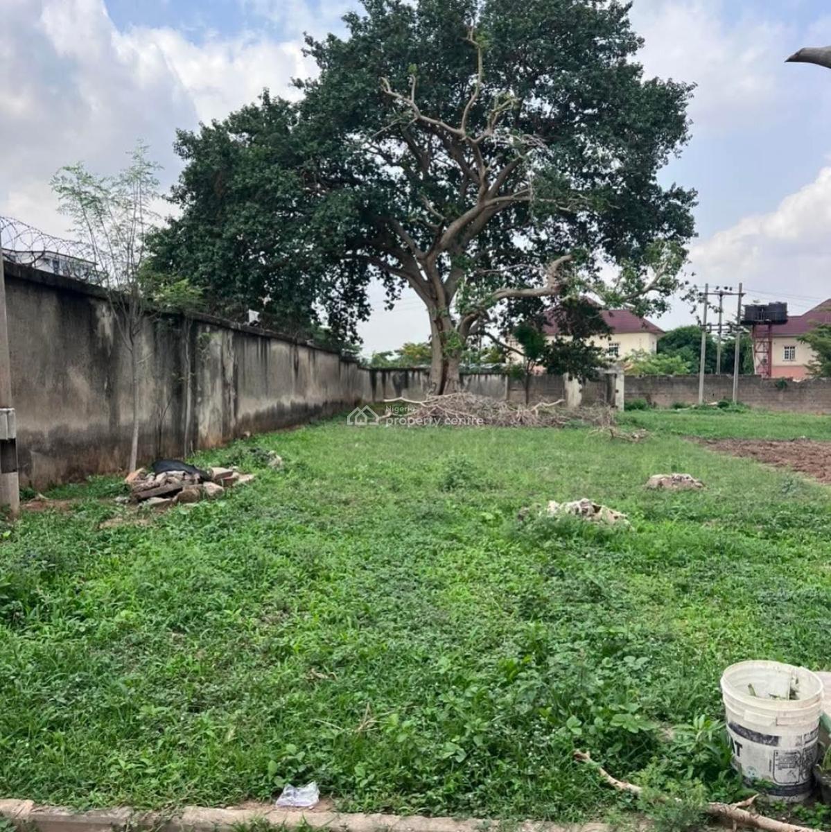 Plot of Land  Tarred Road   Size: 1.4 Hectares, Jabi, Abuja, Commercial Land for Sale