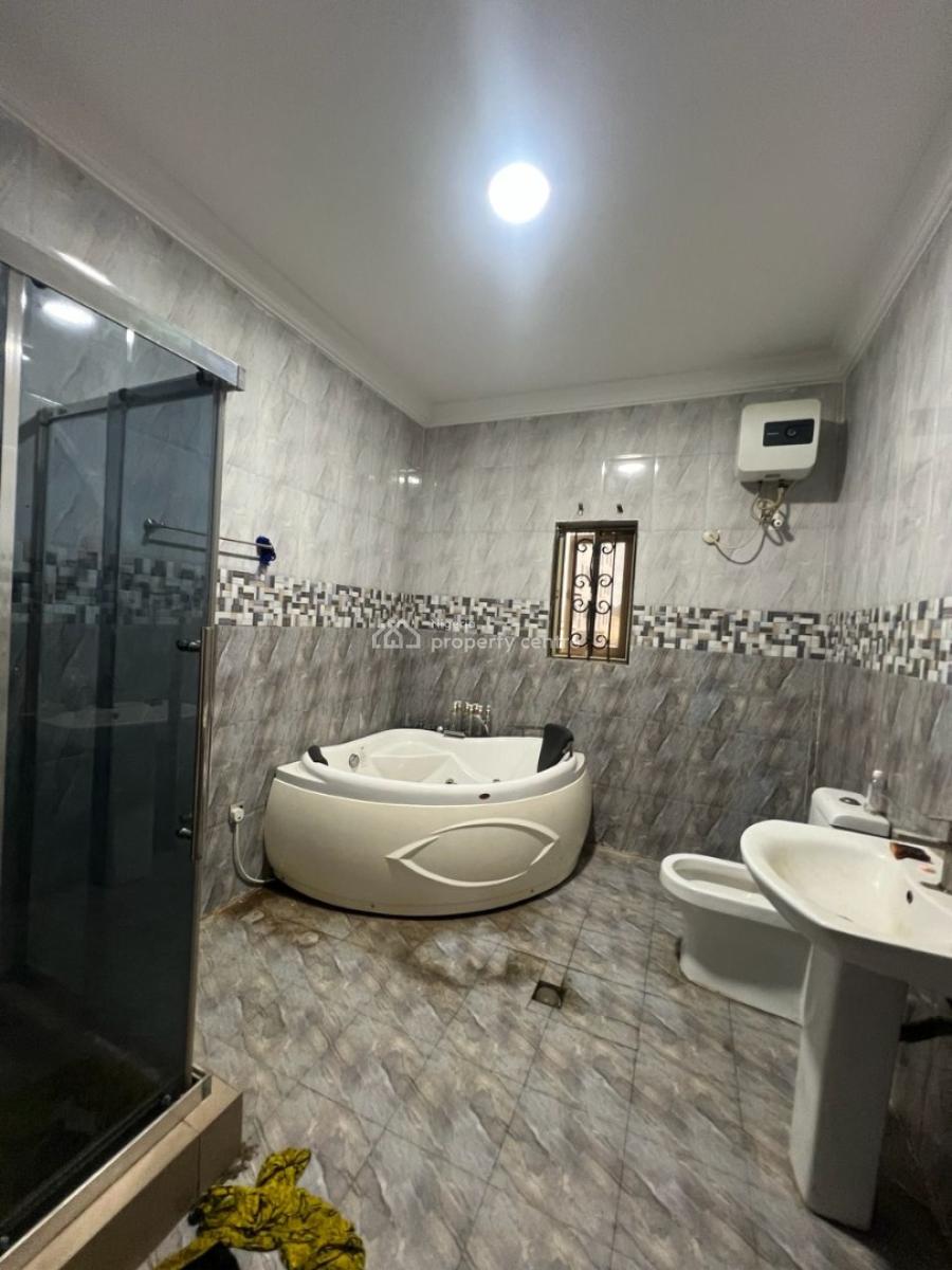 Luxurious Master Bedroom Studio Upstairs with Personal Kitchen, Oral Estate, Lekki, Lagos, Self Contain (single Rooms) for Rent