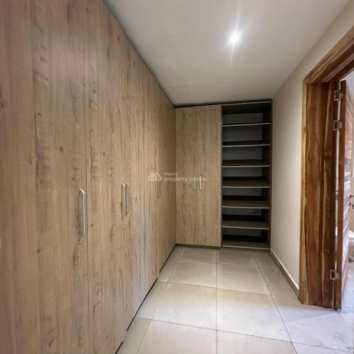 Spacious 3 Bedroom Apartment Ground Floor, Lekki Phase 1, Lekki, Lagos, House for Sale
