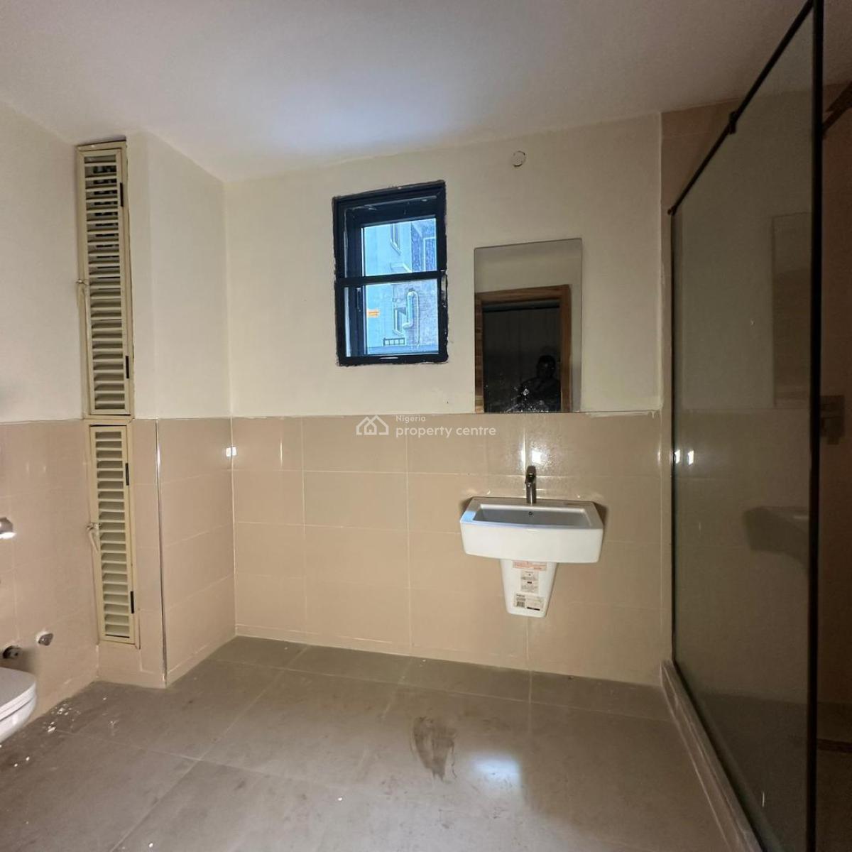 Spacious 3 Bedroom Apartment Ground Floor, Lekki Phase 1, Lekki, Lagos, House for Sale