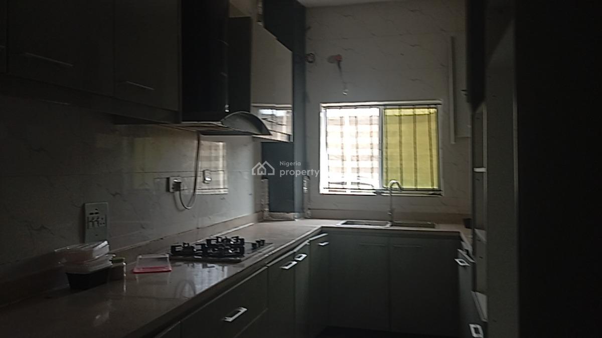 a Spacious 3 Bedroom Apartment, Lekki Paradise 3 Estate, Chevron Drive, Lekki, Lagos, Flat / Apartment for Rent