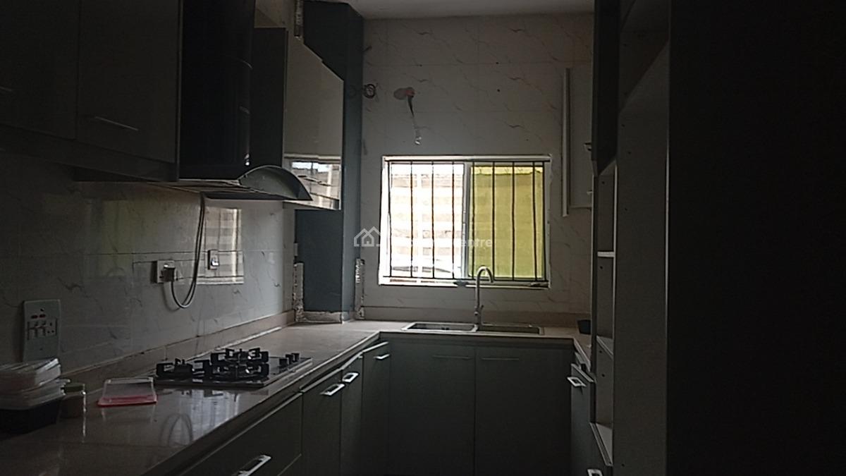 a Spacious 3 Bedroom Apartment, Lekki Paradise 3 Estate, Chevron Drive, Lekki, Lagos, Flat / Apartment for Rent